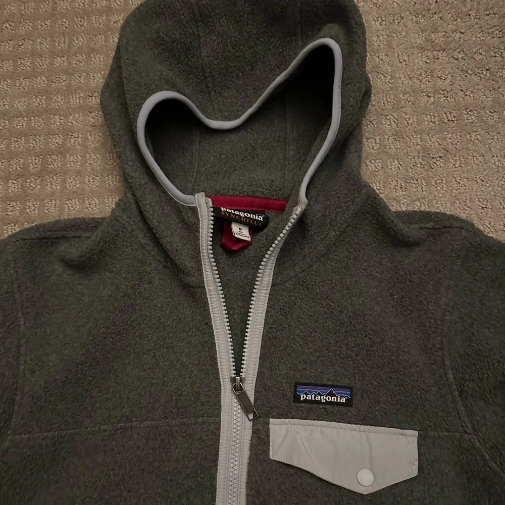 RARE Women’s patagonia hooded Synchilla fleece full zip jacket dark gray medium
